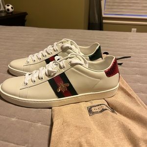 Women’s Ace Sneaker with bee